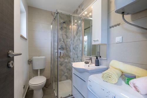Holiday Home Laurus Garden With Private Parking