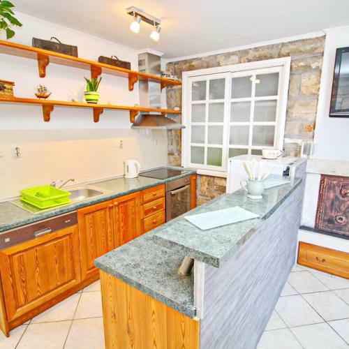 Dona Maria Seafront Villa With Pool