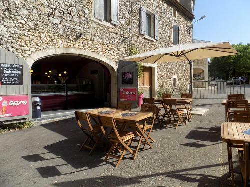 C�t� Cour, C�t� Jardin