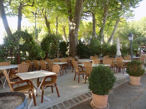 C�t� Cour, C�t� Jardin