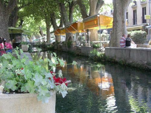 C�t� Cour, C�t� Jardin