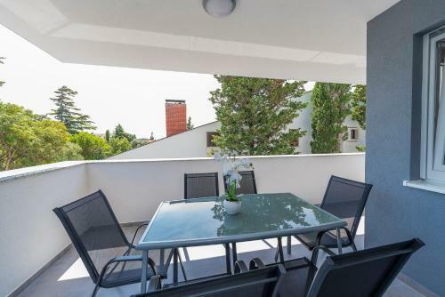 Apartamento Villa Star 3 A Centrally Located Ap. With A Pool