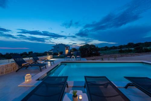 Apartamento Dino Modern & Luxury Ap With A Pool For 6
