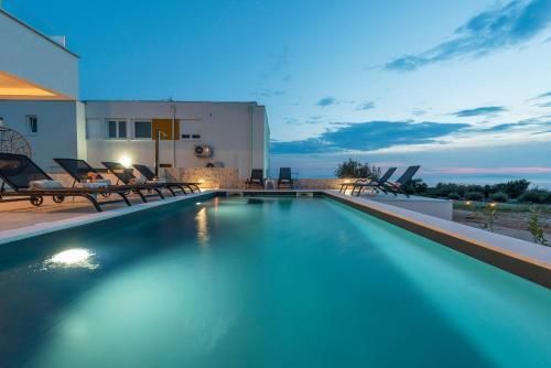 Apartamento Dino Modern & Luxury Ap With A Pool For 6