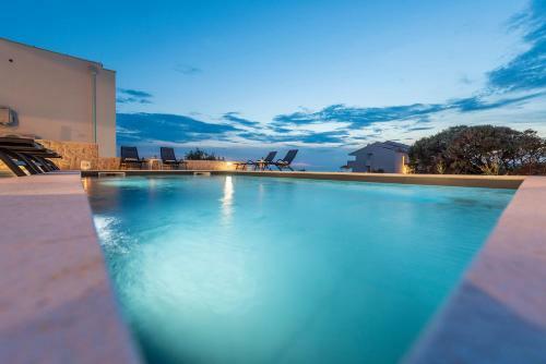 Apartamento Dino Modern & Luxury Ap With A Pool For 6