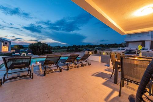 Apartamento Dino Modern & Luxury Ap With A Pool For 6