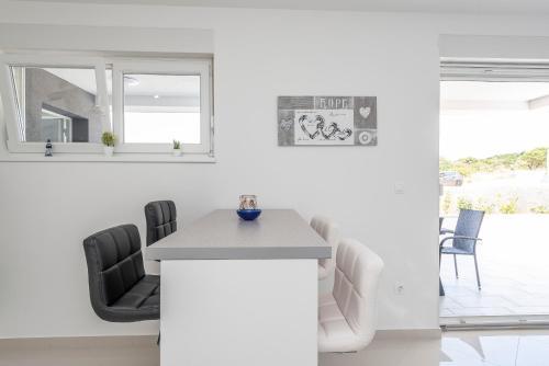 Apartamento Dino Modern & Luxury Ap With A Pool For 6