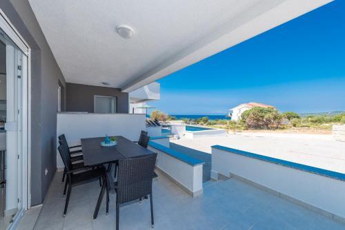 Apartamento Dino Modern & Luxury Ap With A Pool For 6