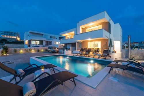 Apartamento Dino Modern & Luxury Ap With A Pool For 6