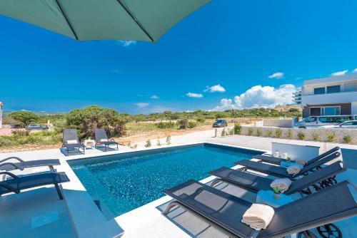 Apartamento Dino Modern & Luxury Ap With A Pool For 6