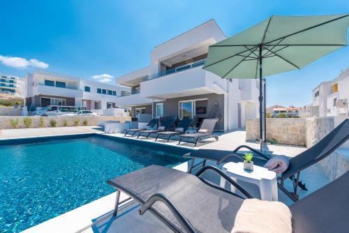 Apartamento Dino Modern & Luxury Ap With A Pool For 6