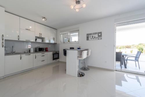 Apartamento Dino Modern & Luxury Ap With A Pool For 6