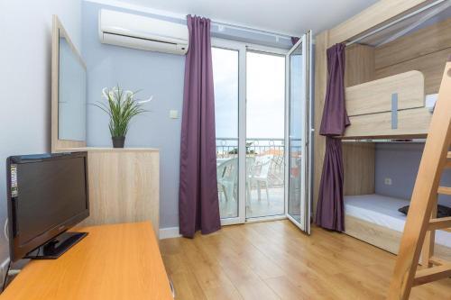 Apartments With A Parking Space Novalja, Pag - 17140