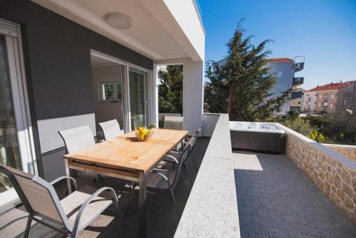 Apartments With A Parking Space Novalja, Pag - 17215