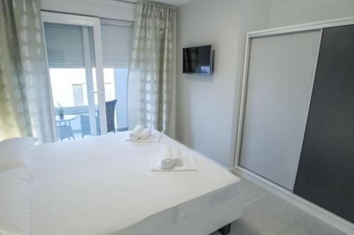 Apartments With A Parking Space Novalja, Pag - 17215