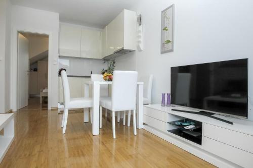 Apartments With A Parking Space Novalja, Pag - 17215