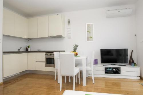 Apartments With A Parking Space Novalja, Pag - 17215