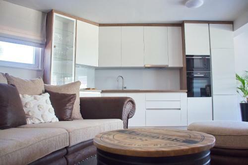 Retro & Fancy Apartments Lld