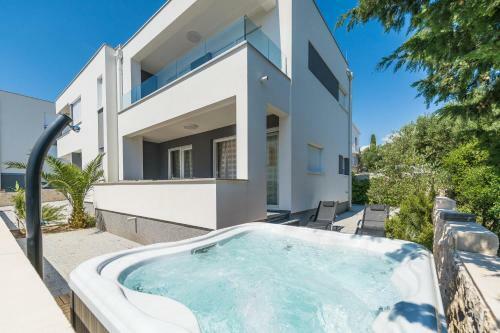 Tomana Deluxe Duplex Apartment With Jacuzzi