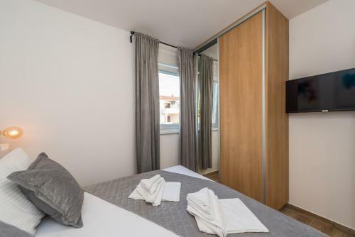 Pool Apartments Banta B