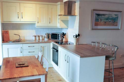 Apartment 12, Sea Wharf