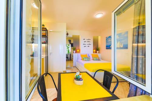 B&r, Beach Studio Apartment