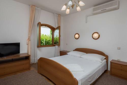 Sunrise Beach Apartments