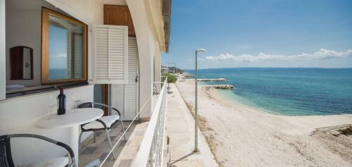 Sunrise Beach Apartments
