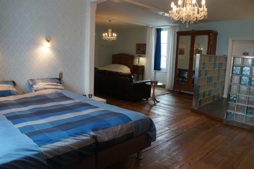 Bed & Breakfast Chateau De Savennes - Caveau De Sabrage