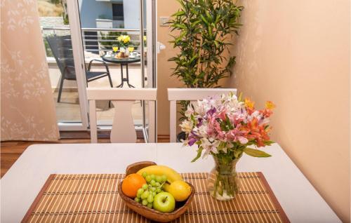Beautiful Apartment In Podstrana With 2 Bedrooms