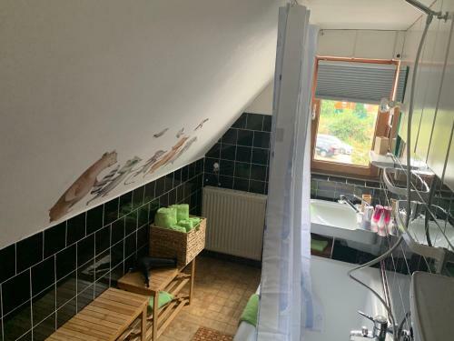 Charmante Doppelhaush�lfte Am Schwanensee In Pl�n