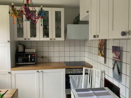 Charmante Doppelhaush�lfte Am Schwanensee In Pl�n