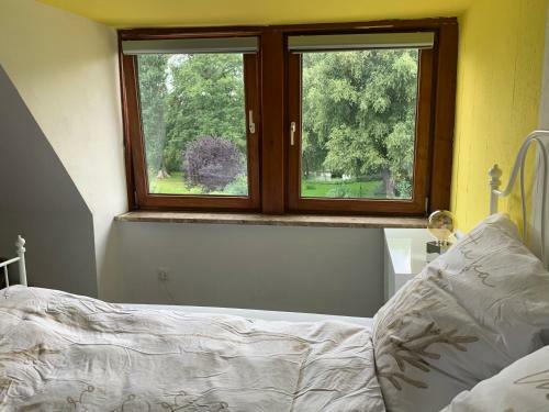 Charmante Doppelhaush�lfte Am Schwanensee In Pl�n