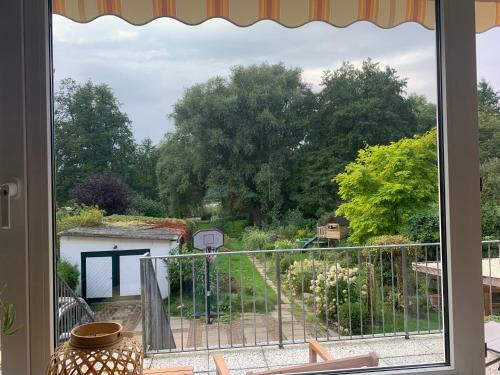 Charmante Doppelhaush�lfte Am Schwanensee In Pl�n