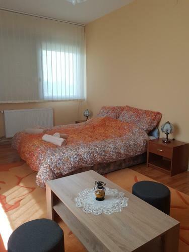 Hostal M�nika Vend�gh�z