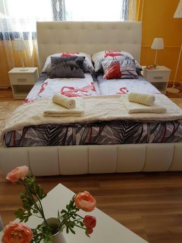 Hostal M�nika Vend�gh�z