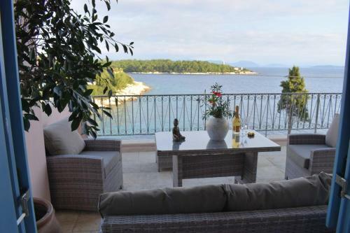 Waterfront Luxury Paradise House Apart3
