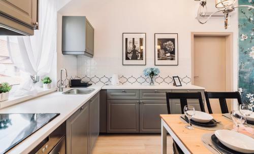 Monarchia Apartman Grand