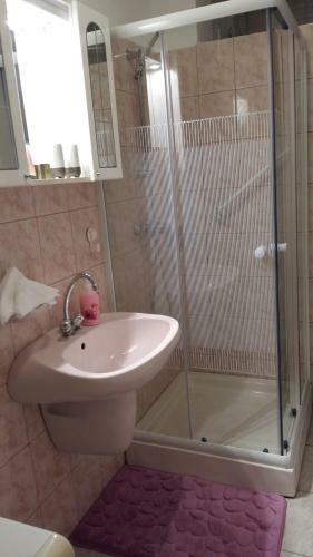 Heni Apartman