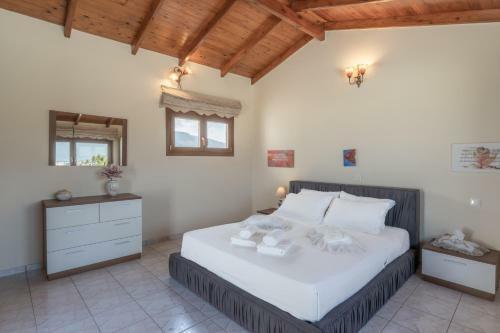 The Maisonette: Five Min From The Beach With View
