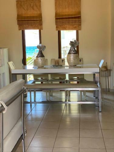 Sunny Villa By The Beach Gournes