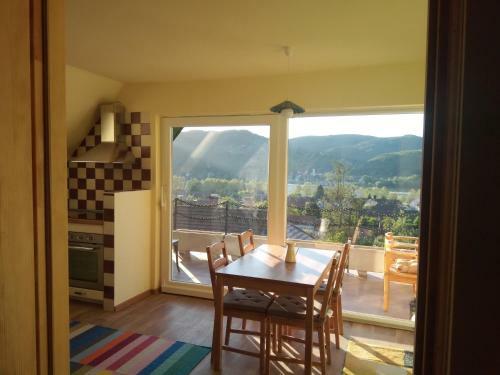 V4 Kil�t�terasz Apartmanok Emelet