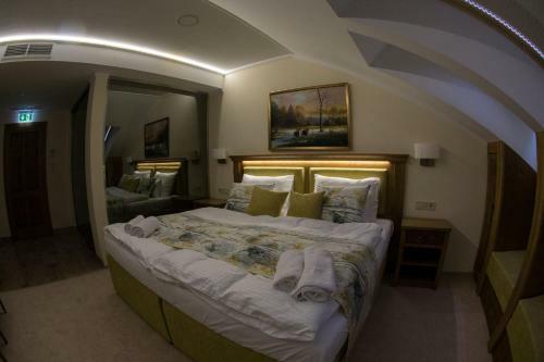Hostal Robinia Rooms
