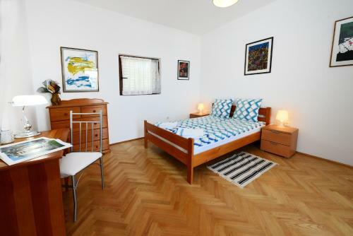 Beautiful Apartments First Row To The Sea