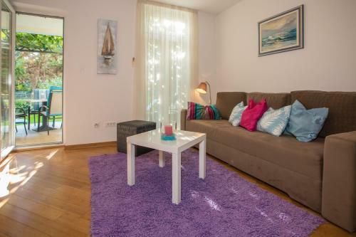 Apartment Bela