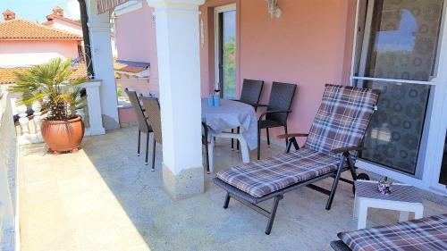 Apartment Villa Engel With Pool