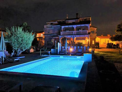 Apartment Villa Engel With Pool