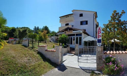 Apartments Lori
