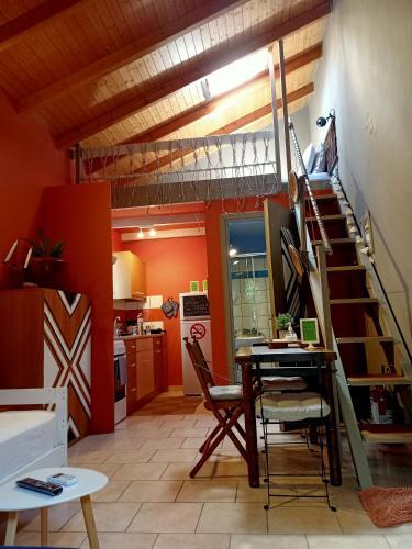 Apartamento Cozy Central Courtyard Home (By The Lake)
