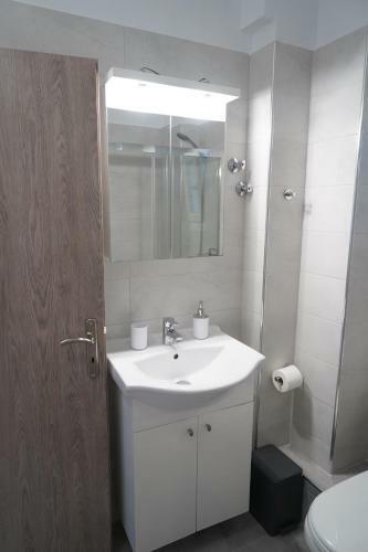 Decozian Apartments